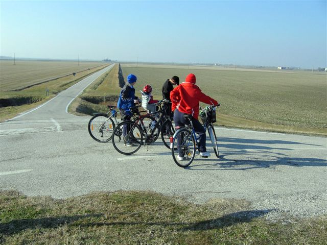 Delta reke pad prvič – DRUŽINA ŠTROK